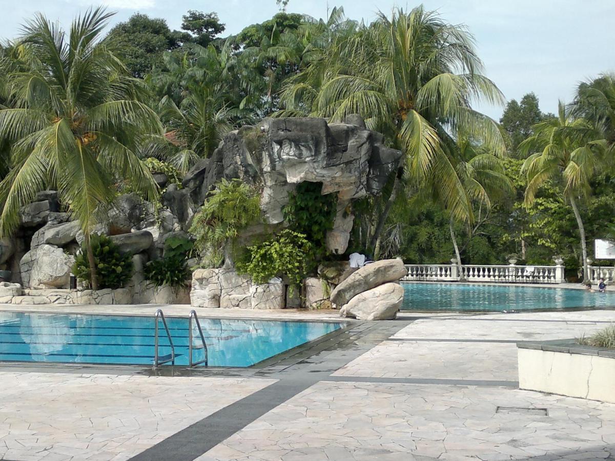 Pulai Spring Resort Kampung Kangkar Pulai Exterior foto